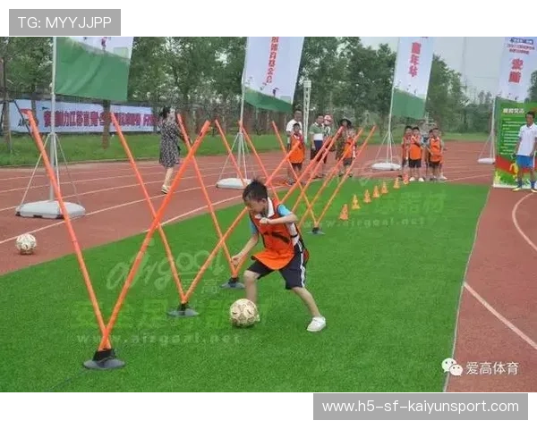 足球技战术科普文章带动基层教练学习热潮，足球基础与技战术必备宝典书籍