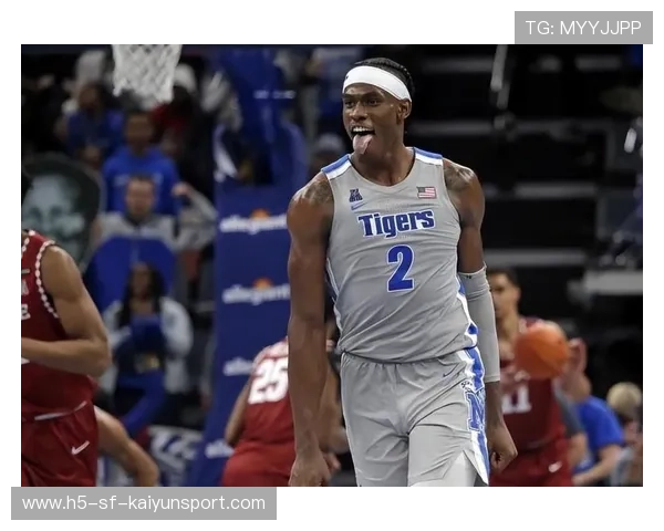 杜伦抢爆篮板，活塞内线对抗占优，杜伦ustinov